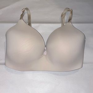 Victoria’s Secret lined / wireless bra